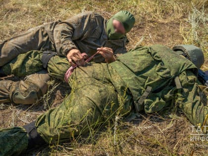 «После подрыва машины выбирались по минному полю»