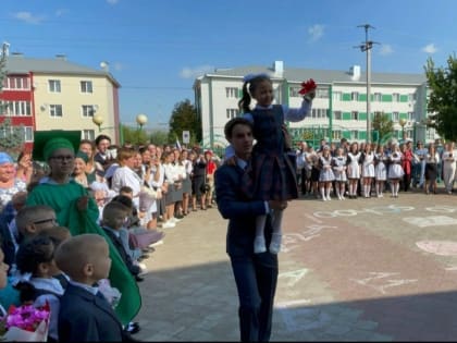 Торжественное мероприятие, посвященное Дню знаний прошло  в Шеморданском лицее.