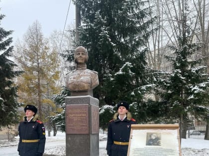 В Казани установили памятник Герою СССР, летчице Магубе Сыртлановой