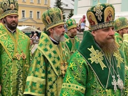 В канун праздника обретения мощей преподобного Сергия Радонежского епископ Мефодий принял участие в вечернем богослужении в Троице-Сергиевой лавре