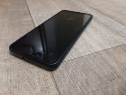 Сотрудник колонии пронес осужденному мобильные телефоны