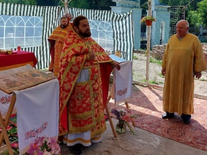 В день памяти пророка Божия Илии на месте разрушенного храма Живоначальной Троицы города Елабуги состоялась Божественная литургия