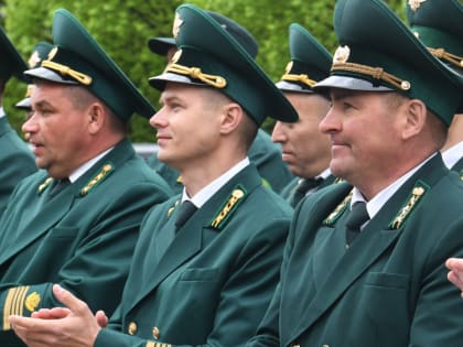 Глава Татарстана вручил ключи от авто Нурлатскому лесничеству