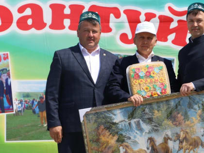 Министр Фаниль Аглиуллин посетил Сабантуй в Чувашской Республике