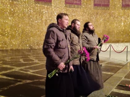 Священнослужители Чистопольской епархии возложили цветы на Мамаевом кургане