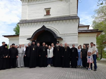 В день памяти равноапп. Константина и Елены, епископ Мефодий совершил Литургию на острове-граде Свияжск