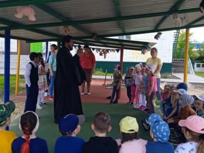 В День защиты детей священнослужители Нурлатского благочиния посетили детские сады