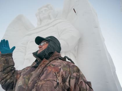 Челнинский художник четвертый день строит фигуры Ангелов к Крещению