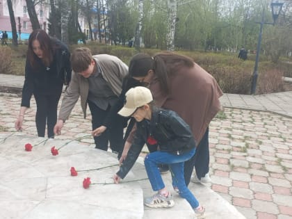 В Лениногорске возложили цветы к мемориалу жертвам аварии на Чернобыльской АЭС