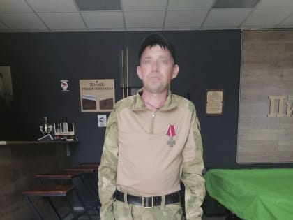 Получивший ранение в бою мензелинец награжден орденом Мужества