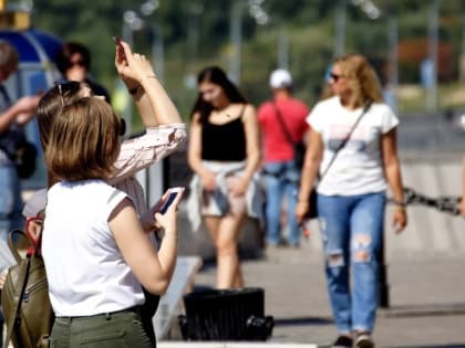 Толпа абитуриентов и родителей встали у казанского медколледжа