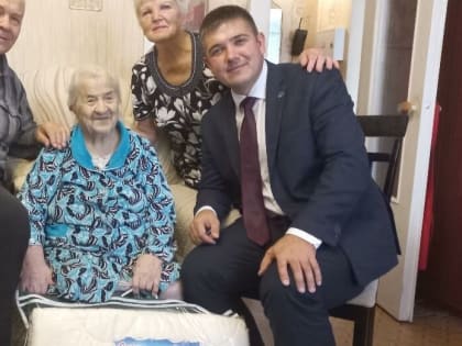 104-летней долгожительнице из Челнов вручили подарки