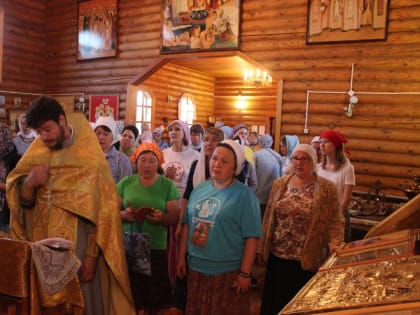 Крестный ход в Билярск отправился в путь после молебна о путешествующих