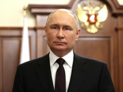 Путин: Под бело-сине-красным флагом мы восстановили суверенитет России