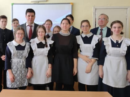 Урок Цифры для школьников провел замминистра Адель Мубаракшин
