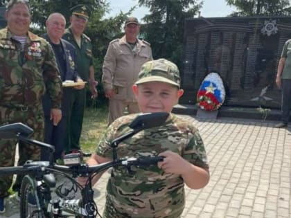 Данилу Бабаеву из Верхнего Услона бойцы СВО подарили велосипед