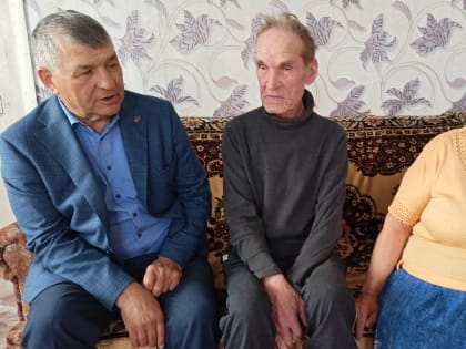 Сегодня глава района встретился с родителями бойца, побывавшего недавно в отпуске