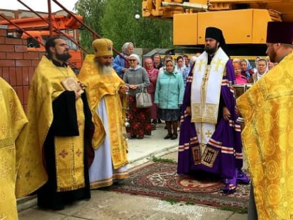 В Заинске был освящен и водружен крест для Свято-Троицкого храма