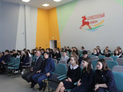 Представители ИТС КГАСУ встретились с выпускниками школ Алексеевского района РТ