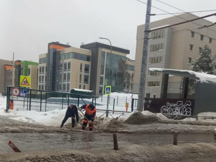 Казанские дорожники борются с «декабрьским морем», водителей просят не выезжать на трассу