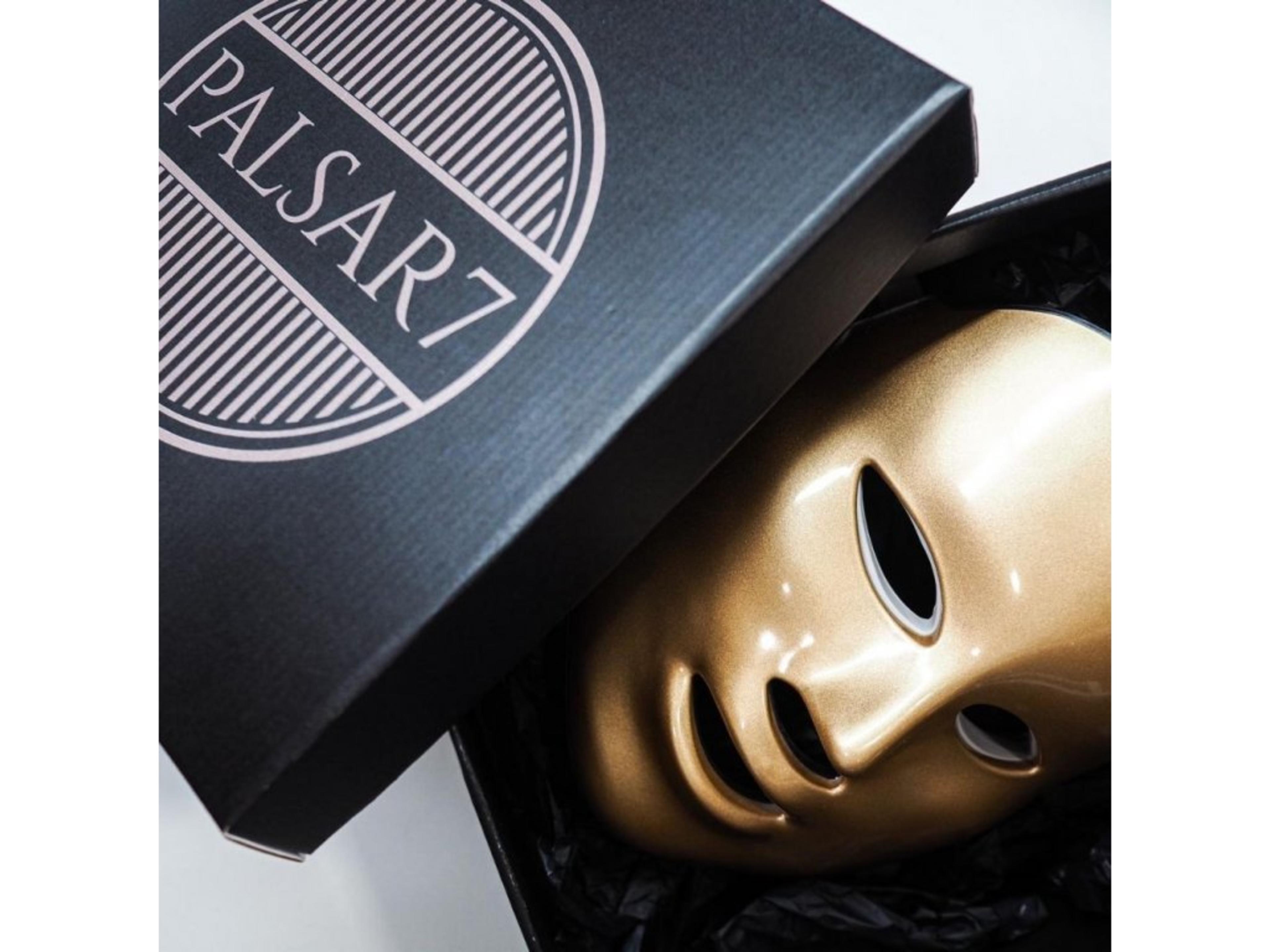 palsar7-led-face-mask-golden 3