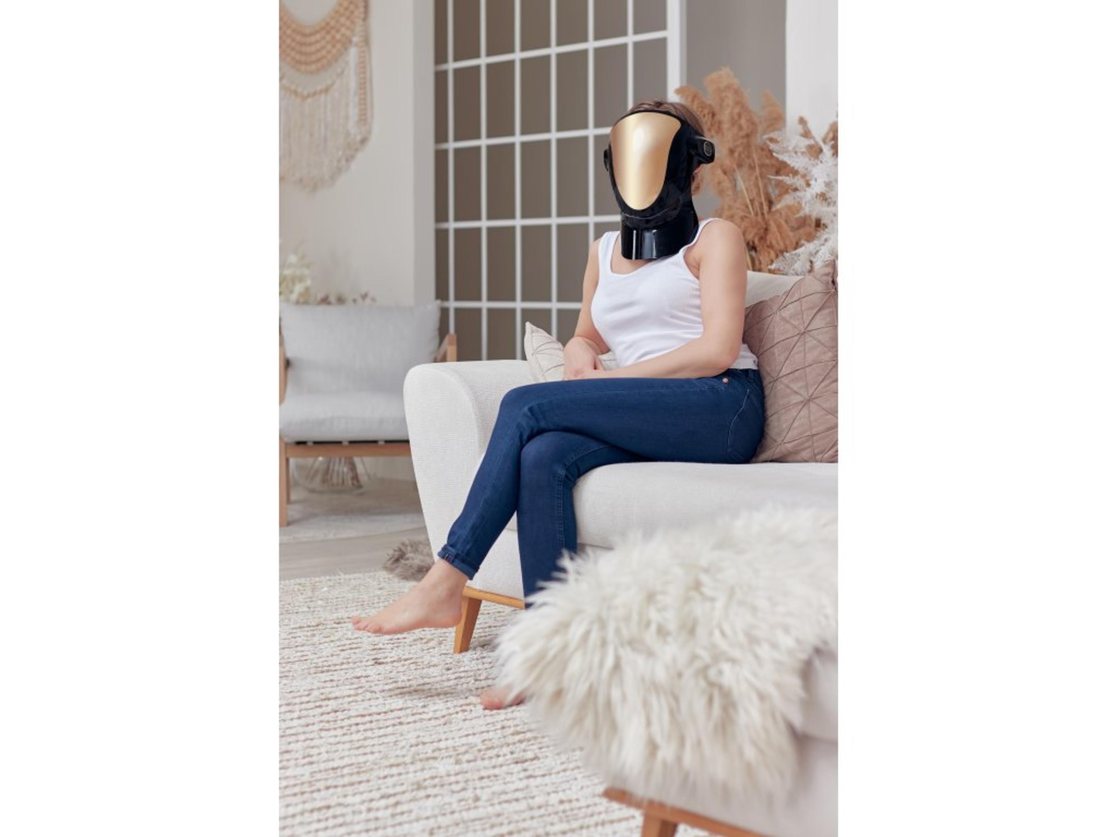 palsar7-led-face-and-neck-mask-with-charging-station-white-gold 6