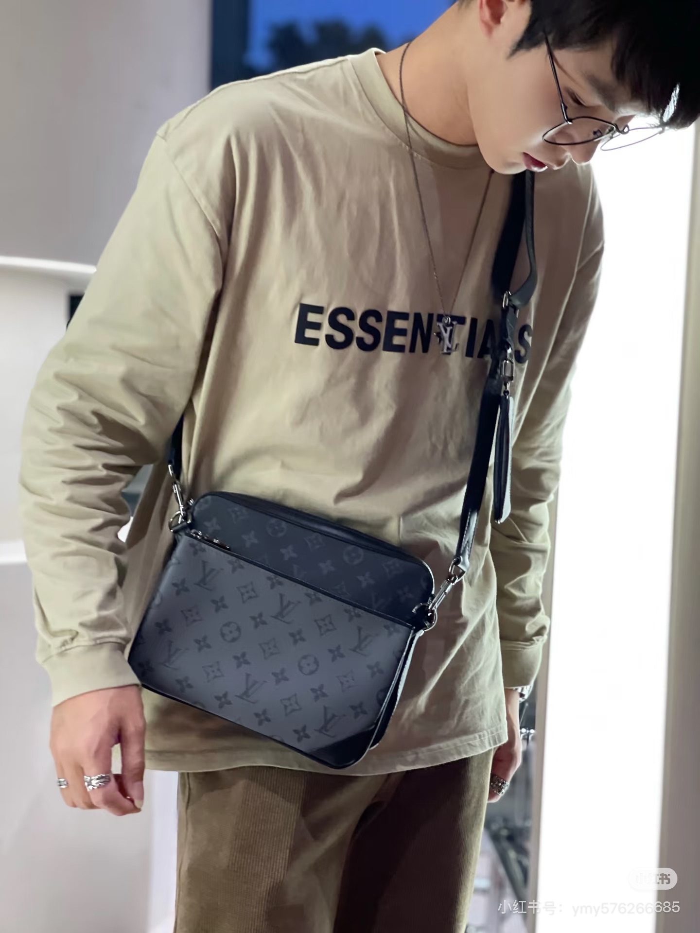 Lv first copy