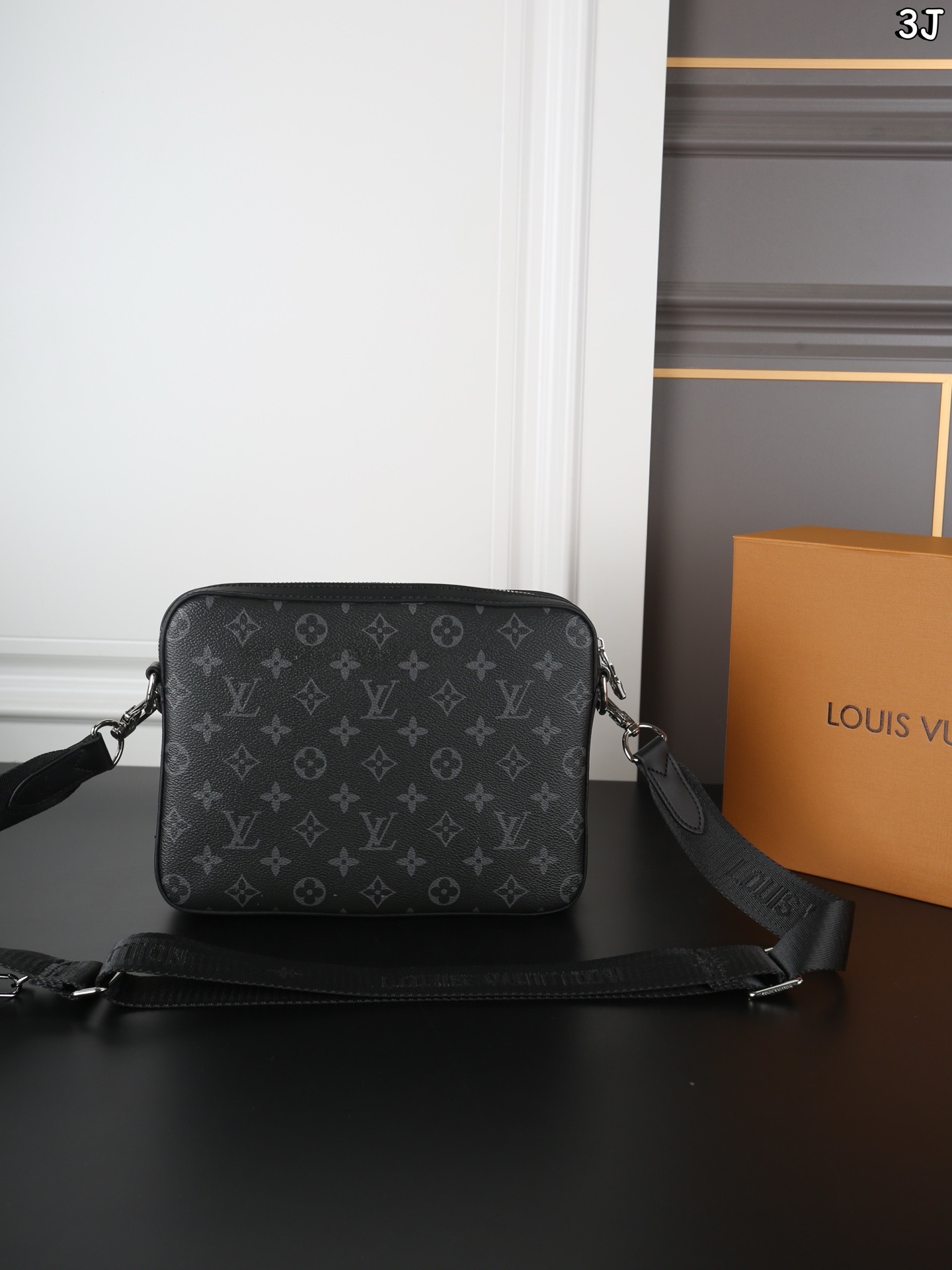 Lv first copy