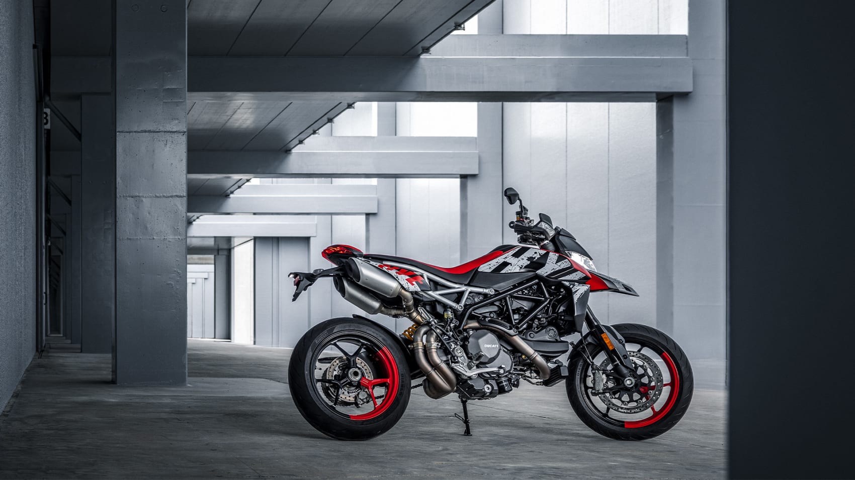 Ducati Hypermotard 950 RVE eest külgvaates