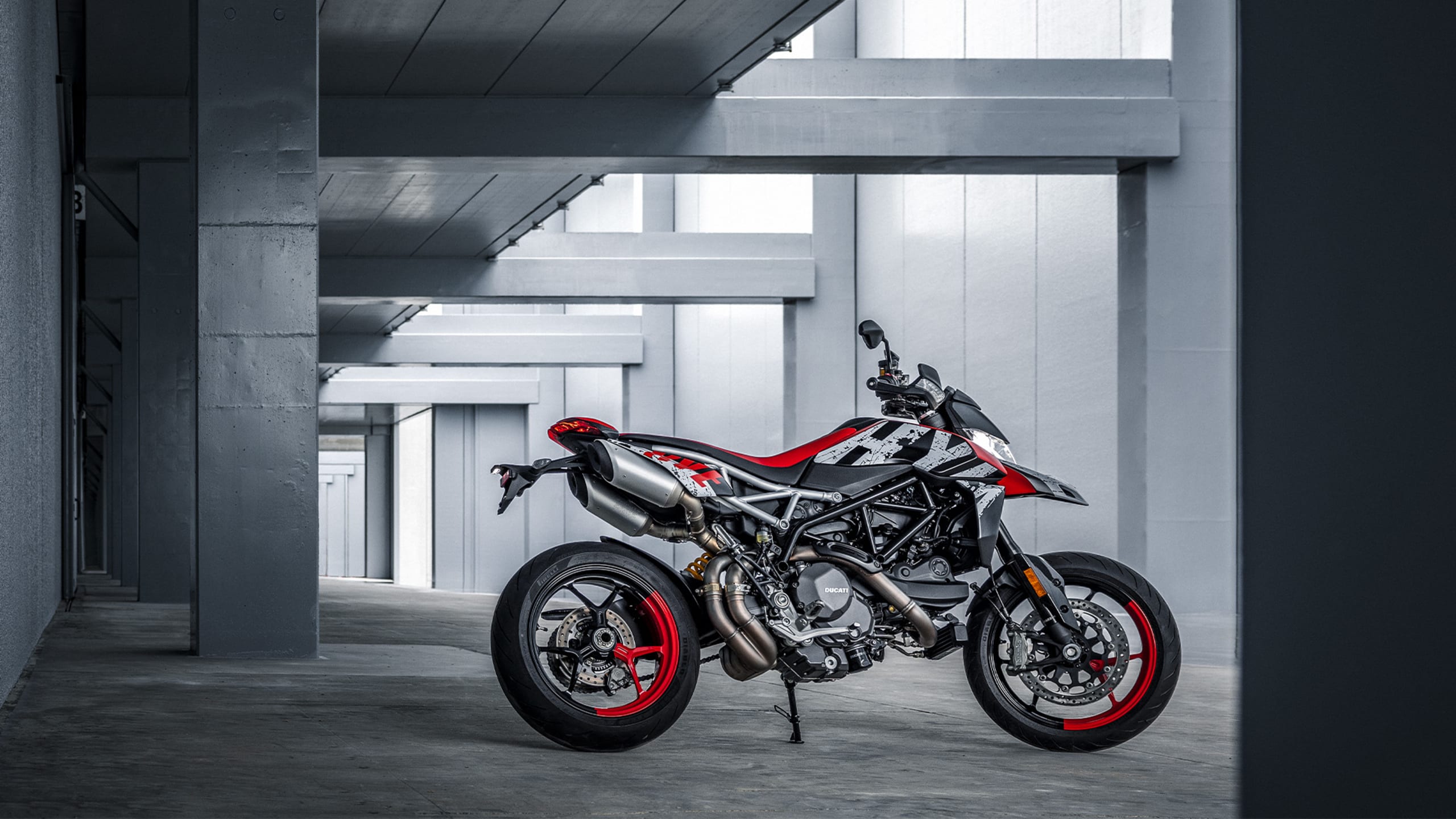 Ducati Hypermotard 950 RVE eest külgvaates