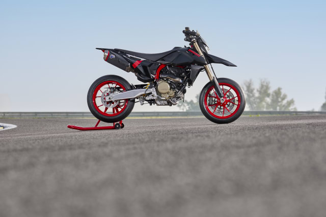 Ducati Hypermotard 698 Mono Nera külgvaade