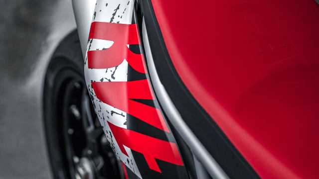 Hypermotard 950 RVE Graffiti Livery Evo kujundus ja iste