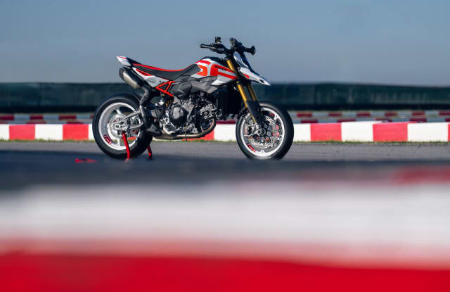 Ducati Hypermotard V2 SP galeriipilt 3