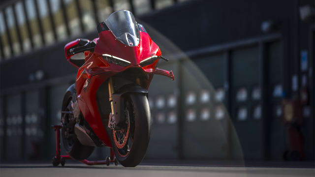 Ducati Panigale V4 S MY27 eestvaade boksis