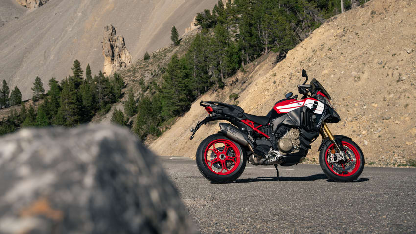 Ducati Multistrada V4 Pikes Peak MY2027 parem külgvaade