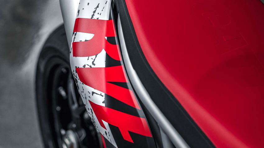 Hypermotard 950 RVE Graffiti Livery Evo kujundus ja iste