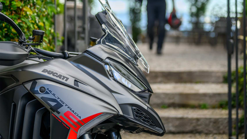 Multistrada V4 S Grand Touri kujundus ja esiosa