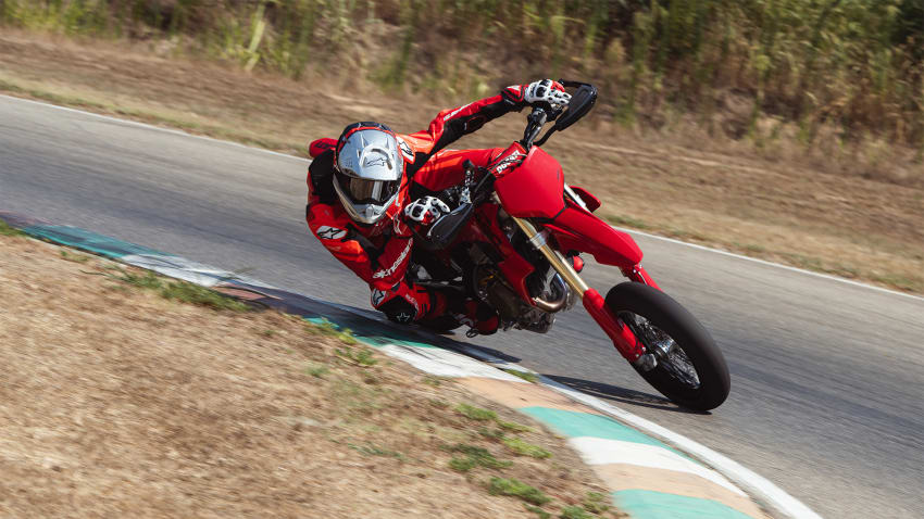Ducati Desmo450 SM MY27 kurvis kallutamas