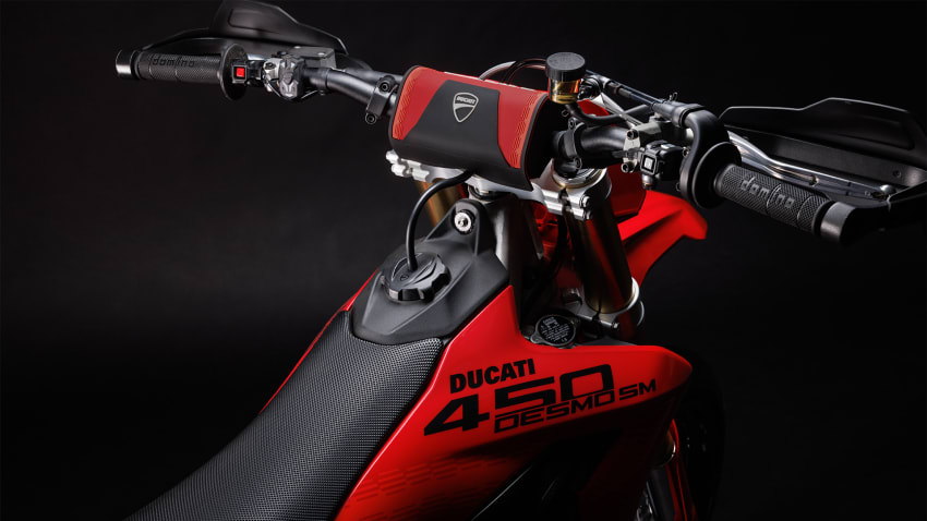 Ducati Desmo450 SM MY27 juhtraua ja paagi detail
