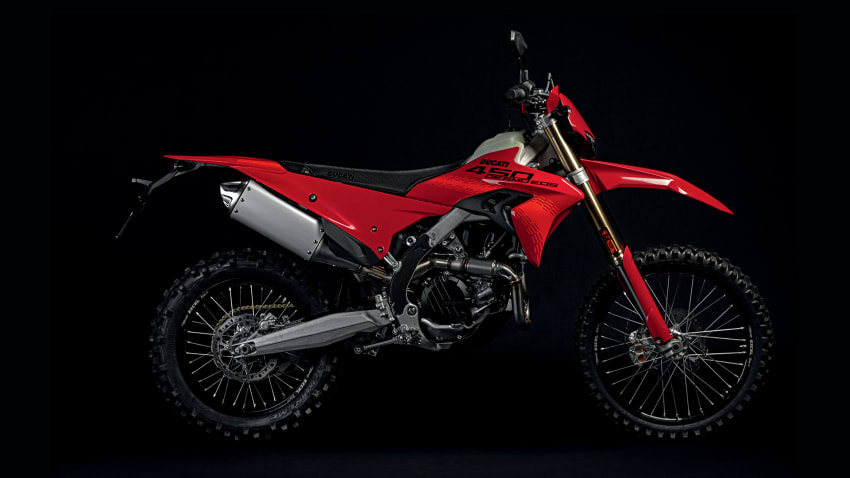 Ducati Desmo450 EDS MY27 stuudio tervikvaade