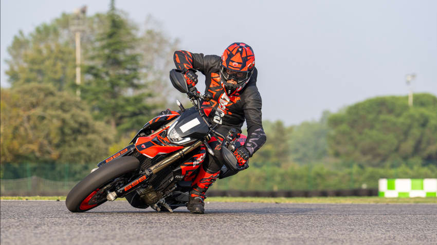 Ducati Hypermotard 698 Mono RVE kurvis