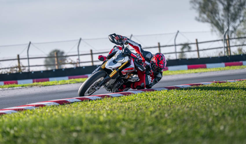 Ducati Hypermotard V2 SP galeriipilt 6