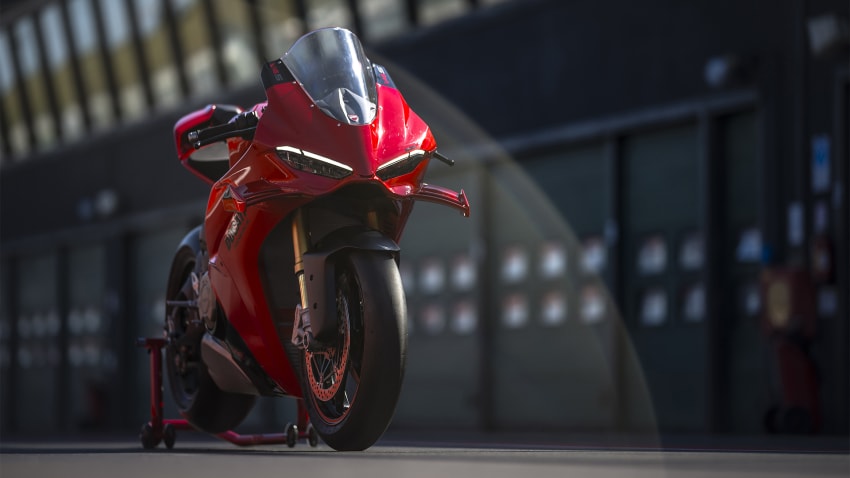 Ducati Panigale V4 S MY27 eestvaade boksis
