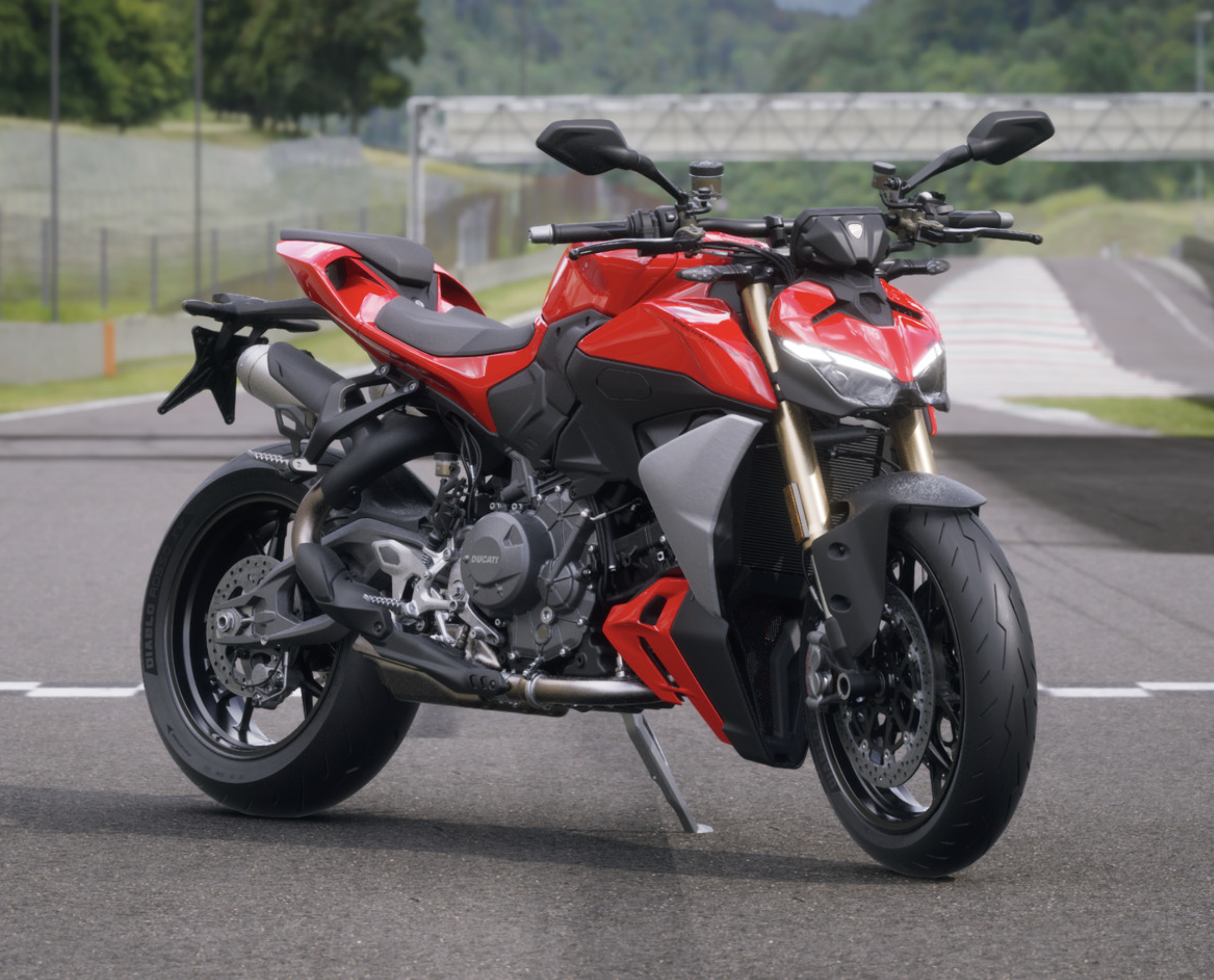 Ducati Streetfighter V2 galeriipilt 1