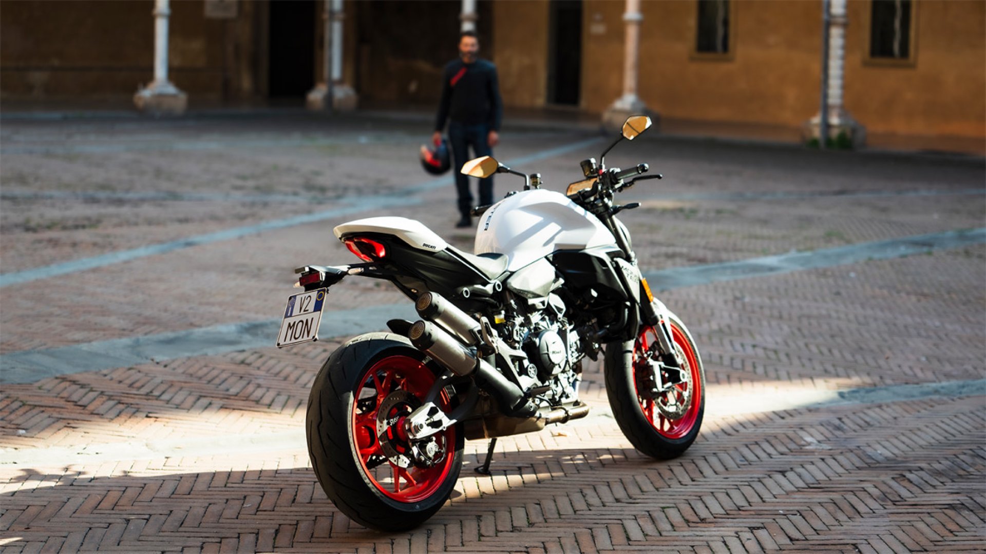 Ducati Monster V2 galeriipilt 4