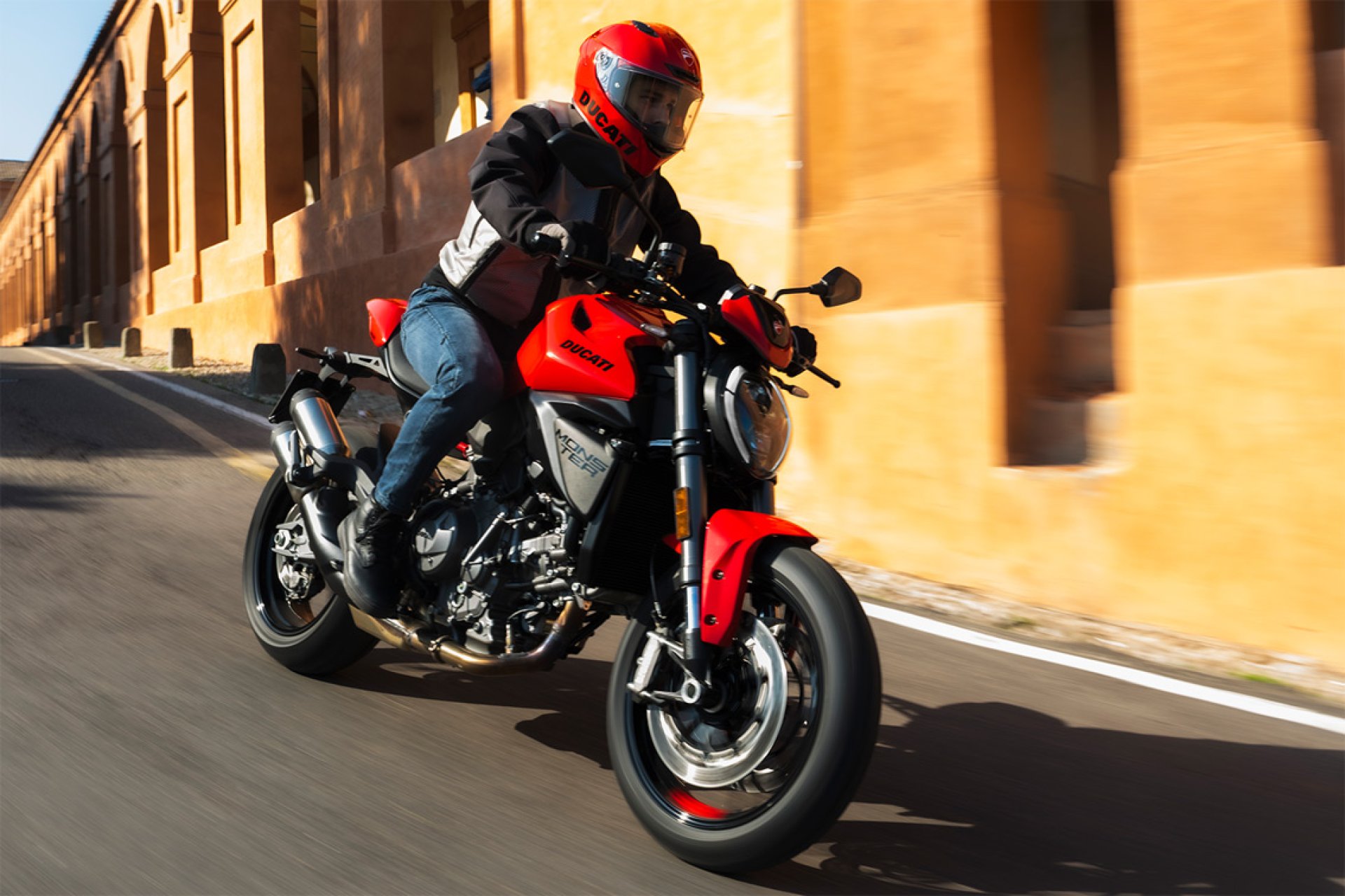 Ducati Monster V2 galeriipilt 2