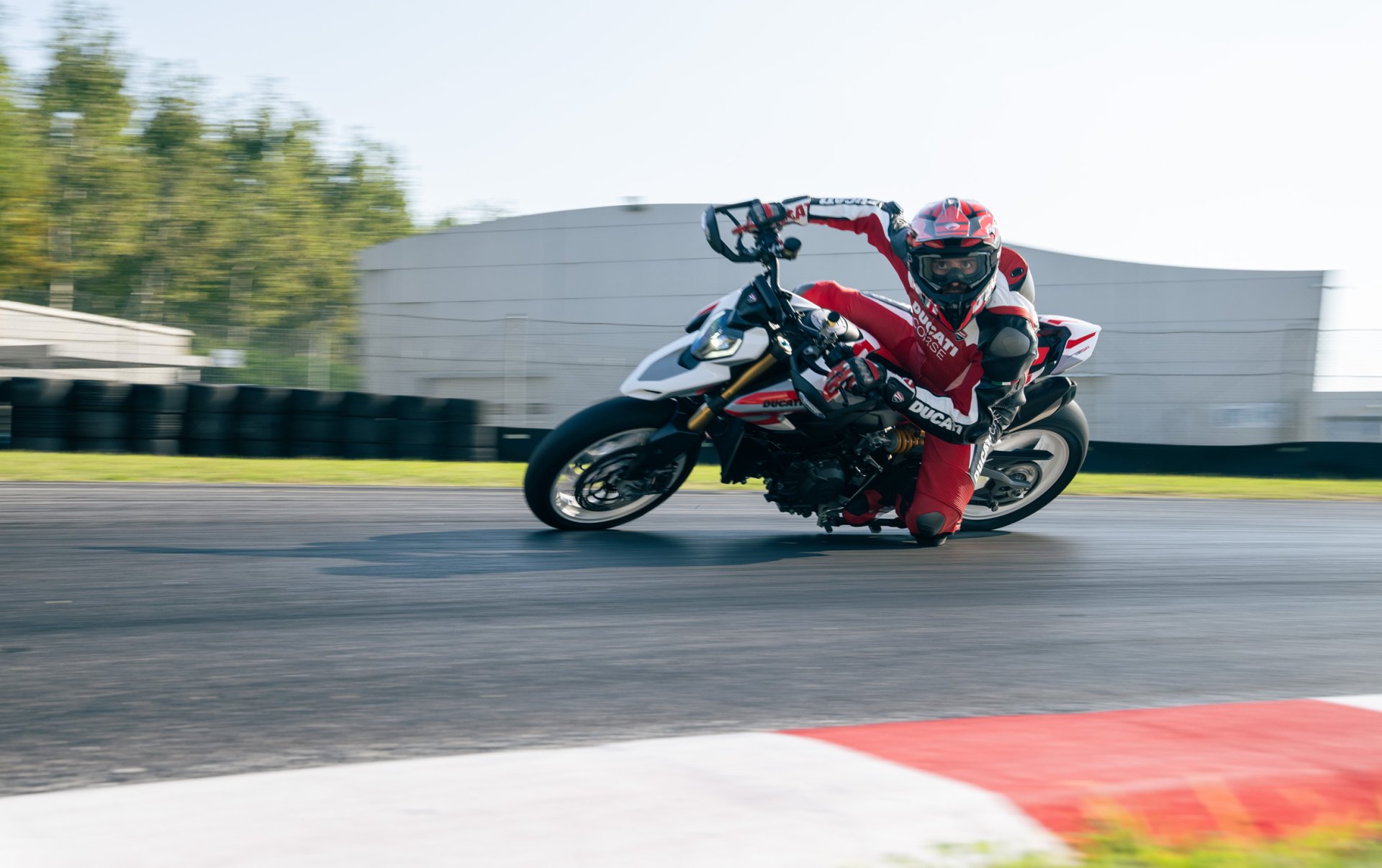 Ducati Hypermotard V2 SP galeriipilt 9