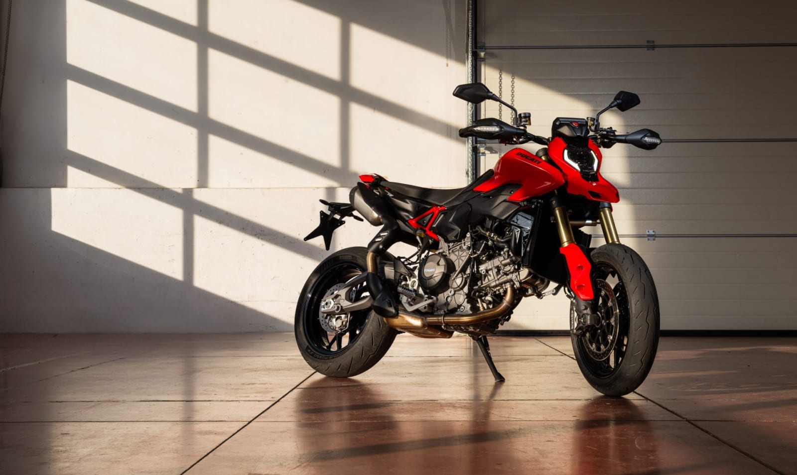 Ducati Hypermotard V2 galeriipilt 1