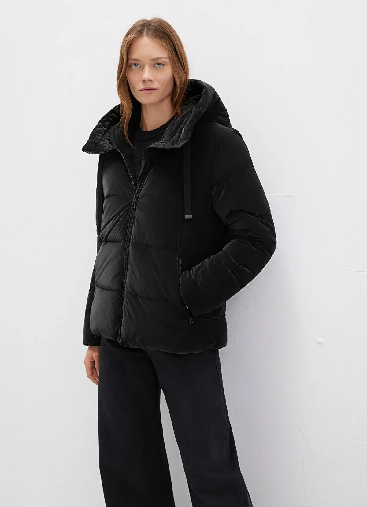 Mavi Kapüşonlu Siyah Şişme Mont