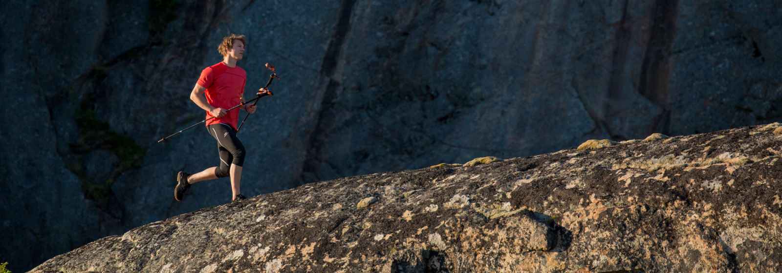 Runningszene bei Henningsvaer, Lofoten, Norwegen.